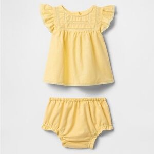 NWT BABY GAP Girls Yellow Outfit w/ Bloomers, Flutter Sleeves, Lace Trim 12-18 M